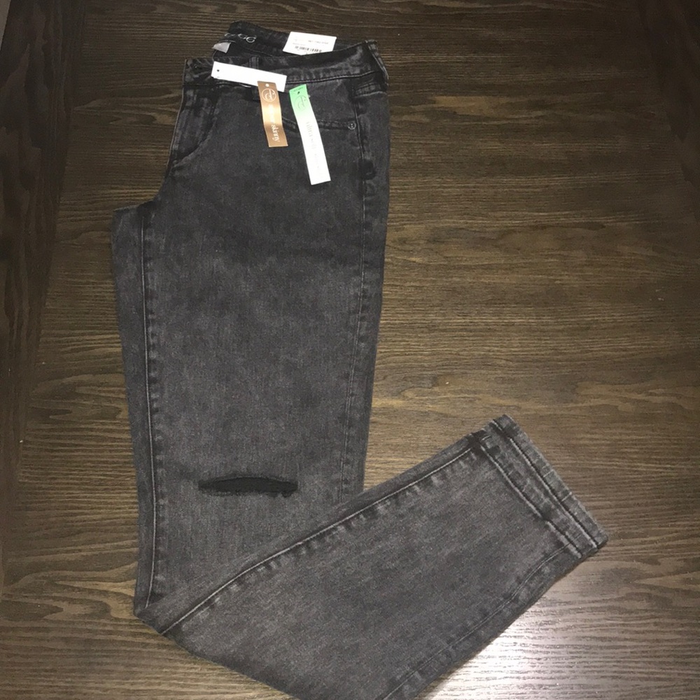 Black super skinny jeans